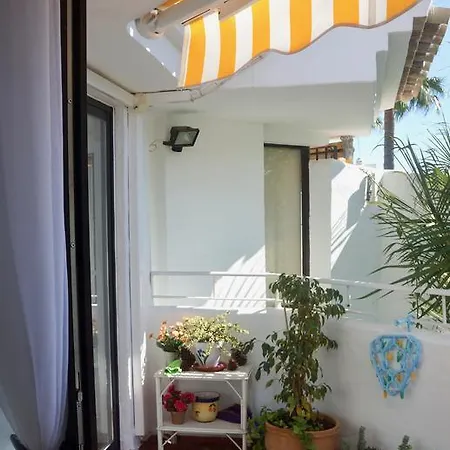 Cozy With Open Sea View Apartment