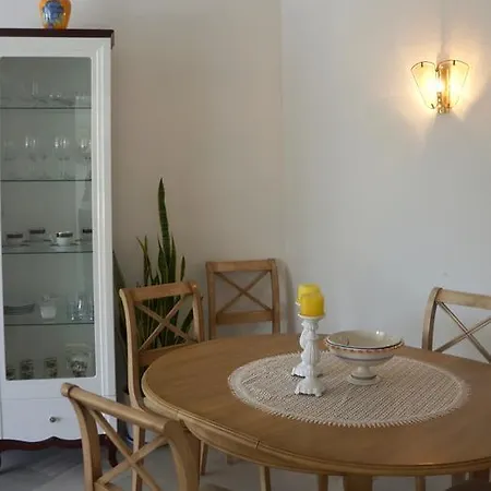 Cozy With Open Sea View Apartment *